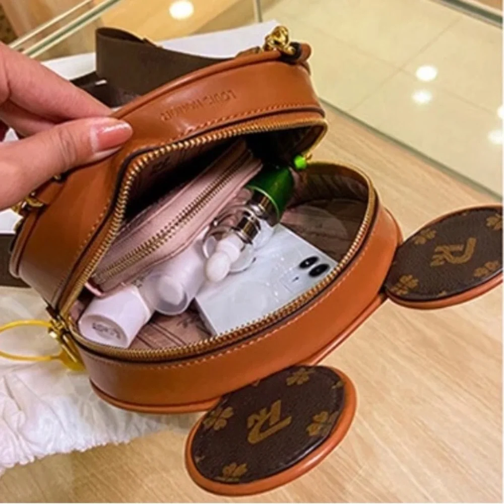 ✨$450✨ WATER PROOF MICKEY MOUSE ZIPPER CROSSBODY BAG Disney land - Picture 13 of 14
